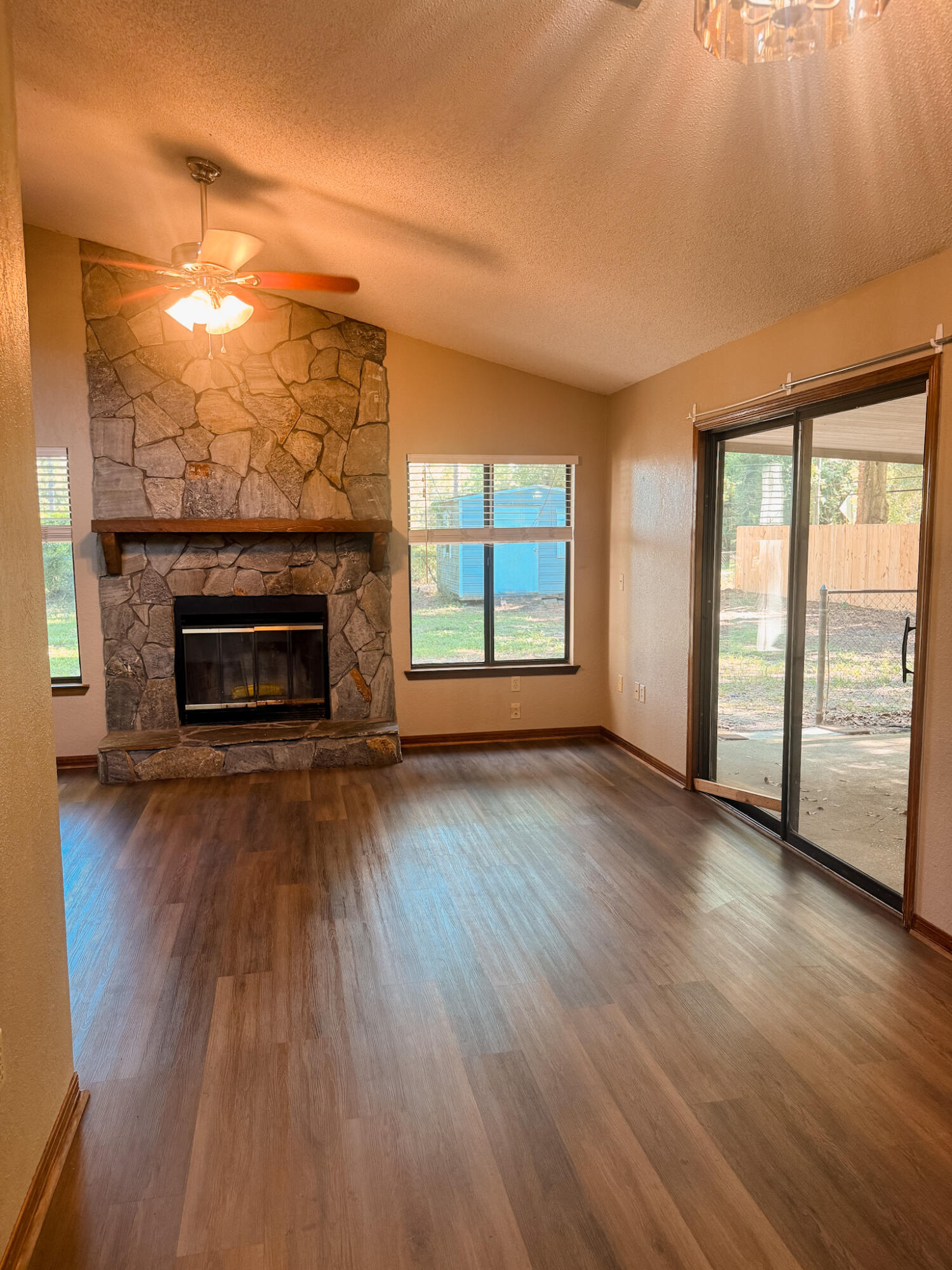 102 Springwood Circle Crestview, FL 32536 - Photo 7 of 21 Livingroom and Dinning area