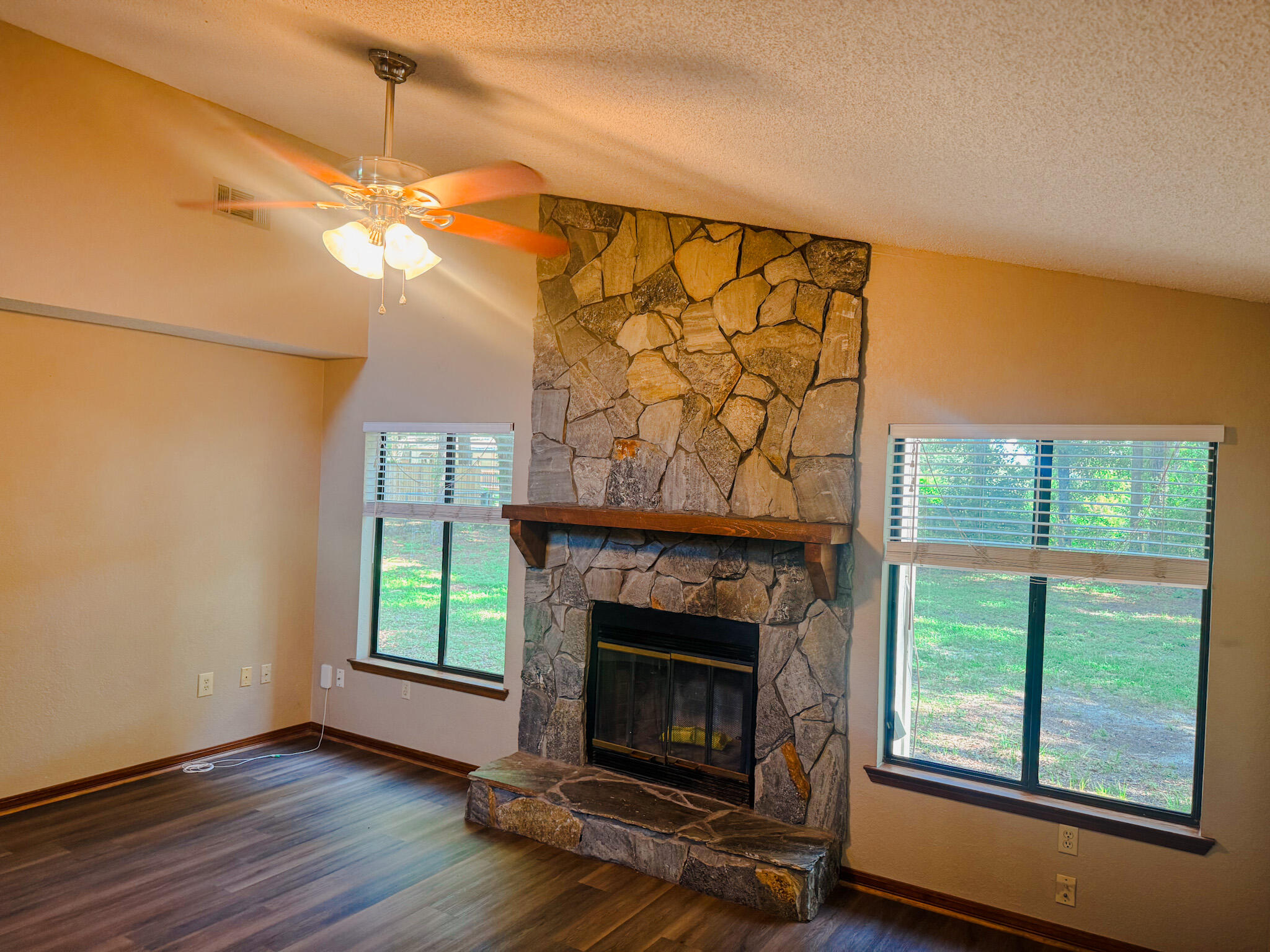 102 Springwood Circle Crestview, FL 32536 - Photo 8 of 21 Livingroom with fireplace