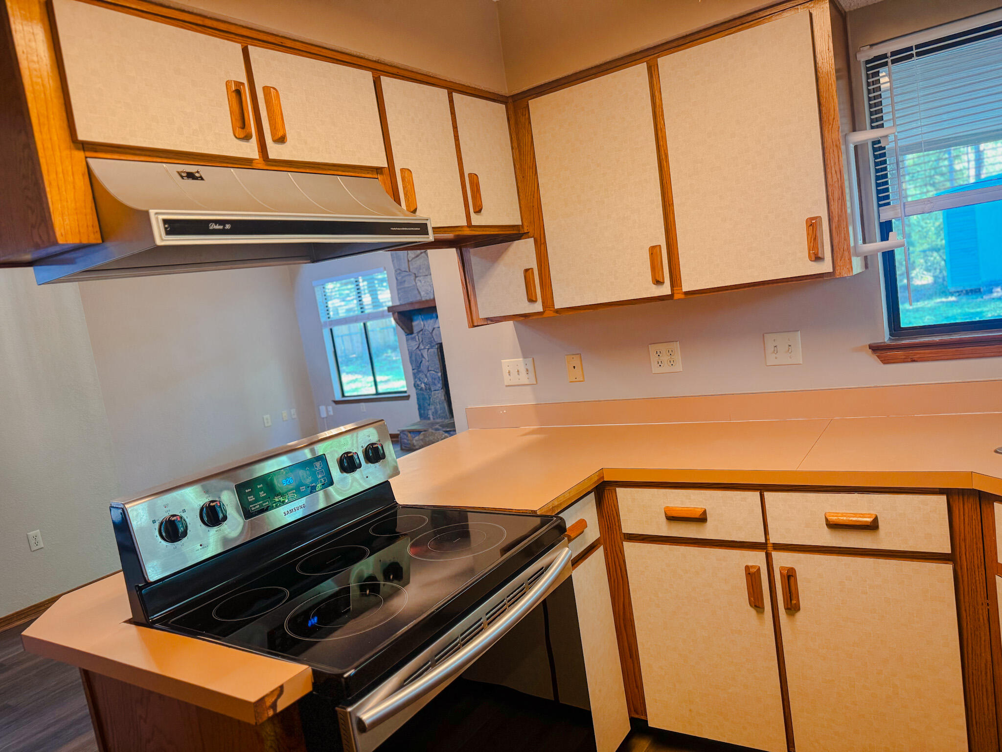 102 Springwood Circle Crestview, FL 32536 - Photo 10 of 21 Kitchen