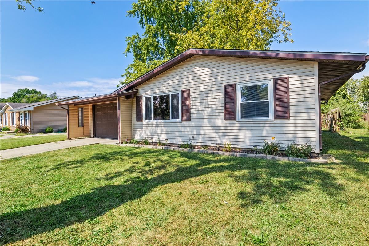 2217 East Watch Avenue Springfield, IL 62702 - Photo 3 of 18