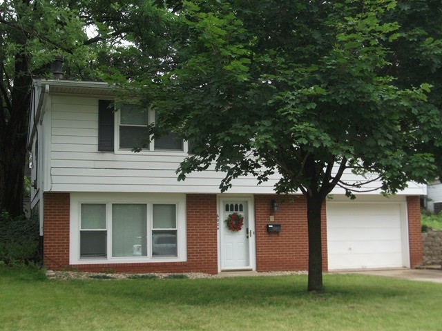 6004 North Hamilton Road Peoria, IL 61614 - Photo 2 of 19 Gallery Image 2