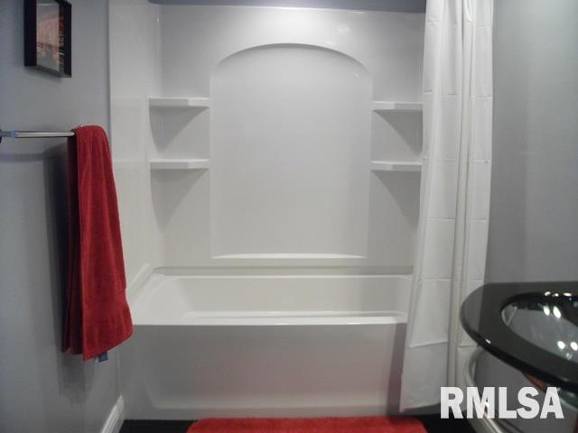 6004 North Hamilton Road Peoria, IL 61614 - Photo 15 of 19 Gallery Image 15