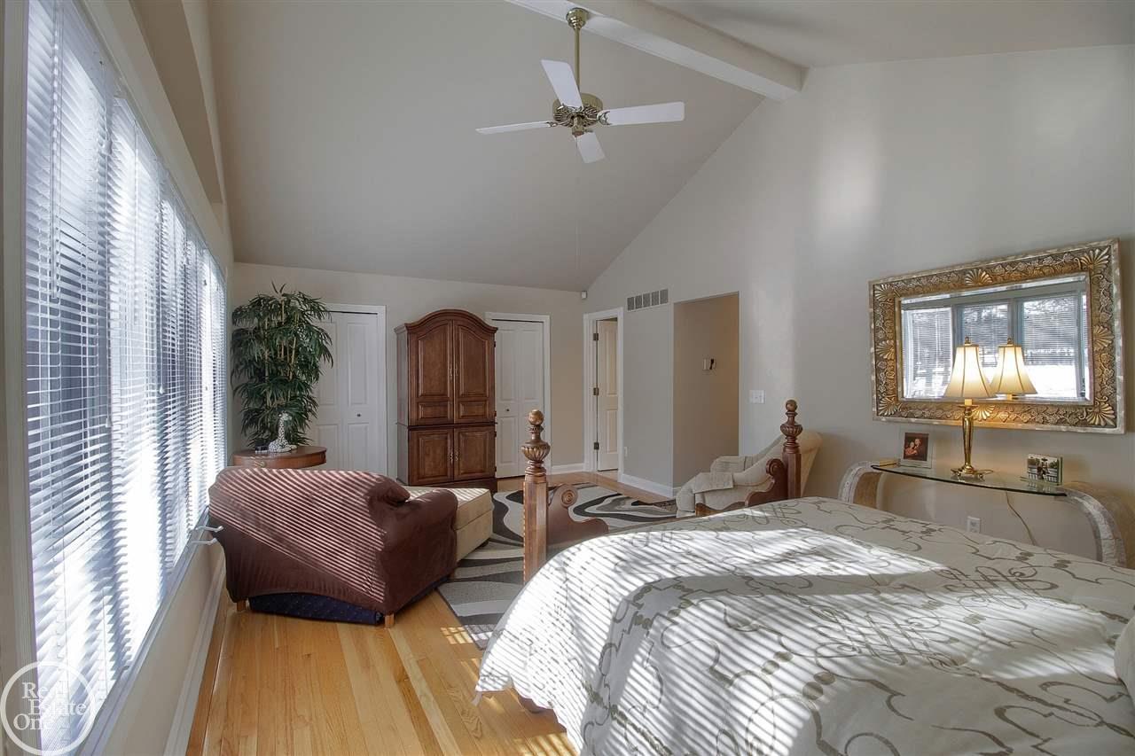 1498 Mill Race Road Rochester, MI 48306 - Photo 19 of 44 50006582-18.JPG