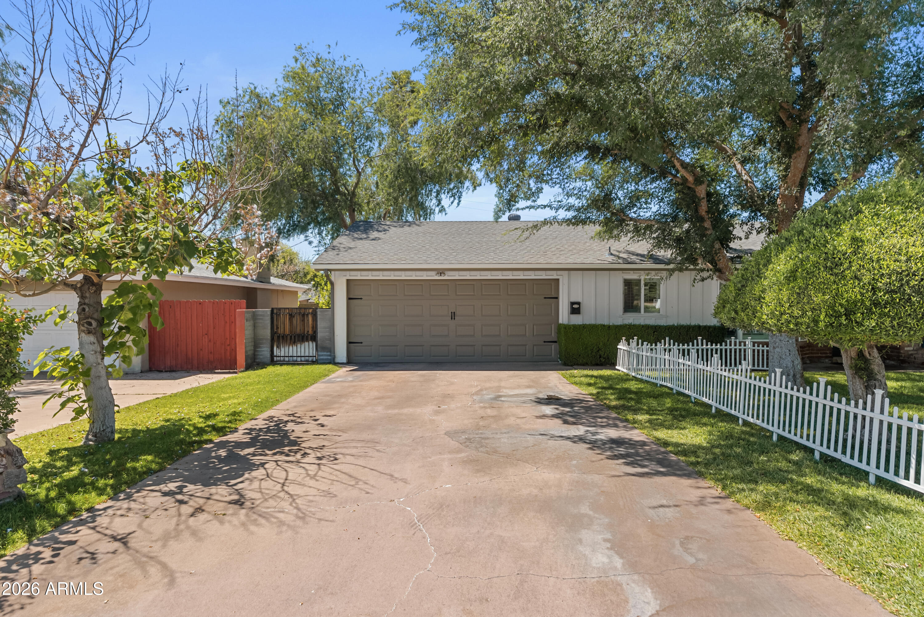 4724 North 36th Street Phoenix, AZ 85018 - Photo 3 of 34 64-DSC07386
