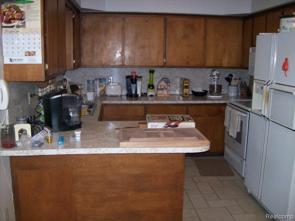 5960 Newman Road St. Clair, MI 48079 - Photo 9 of 12 KITCHEN
