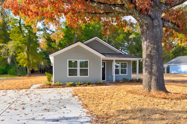$2,200 | 911 North Lemacks Street, Walterboro, SC 29488
