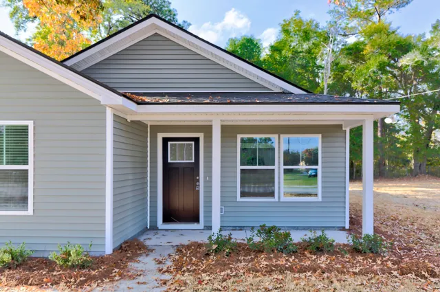 $2,200 | 911 North Lemacks Street, Walterboro, SC 29488
