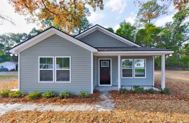 $2,200 | 911 North Lemacks Street, Walterboro, SC 29488