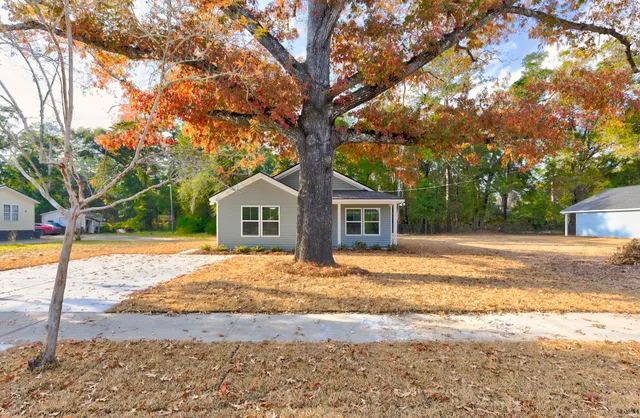 $2,200 | 911 North Lemacks Street, Walterboro, SC 29488