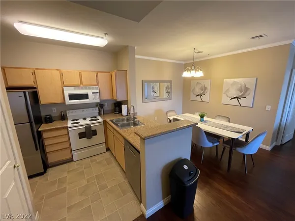 $2,700 | 2900 Sunridge Heights Parkway, Unit 1035, Henderson, NV 89052