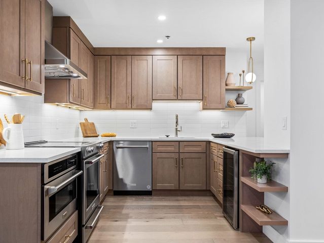 $1,225,000 | 234 Causeway Street, Unit 805, Boston, MA 02114