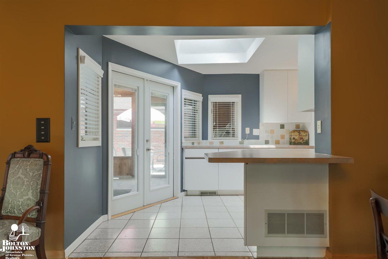 1067 Devonshire Road Grosse Pointe Park, MI 48230 - Photo 15 of 58