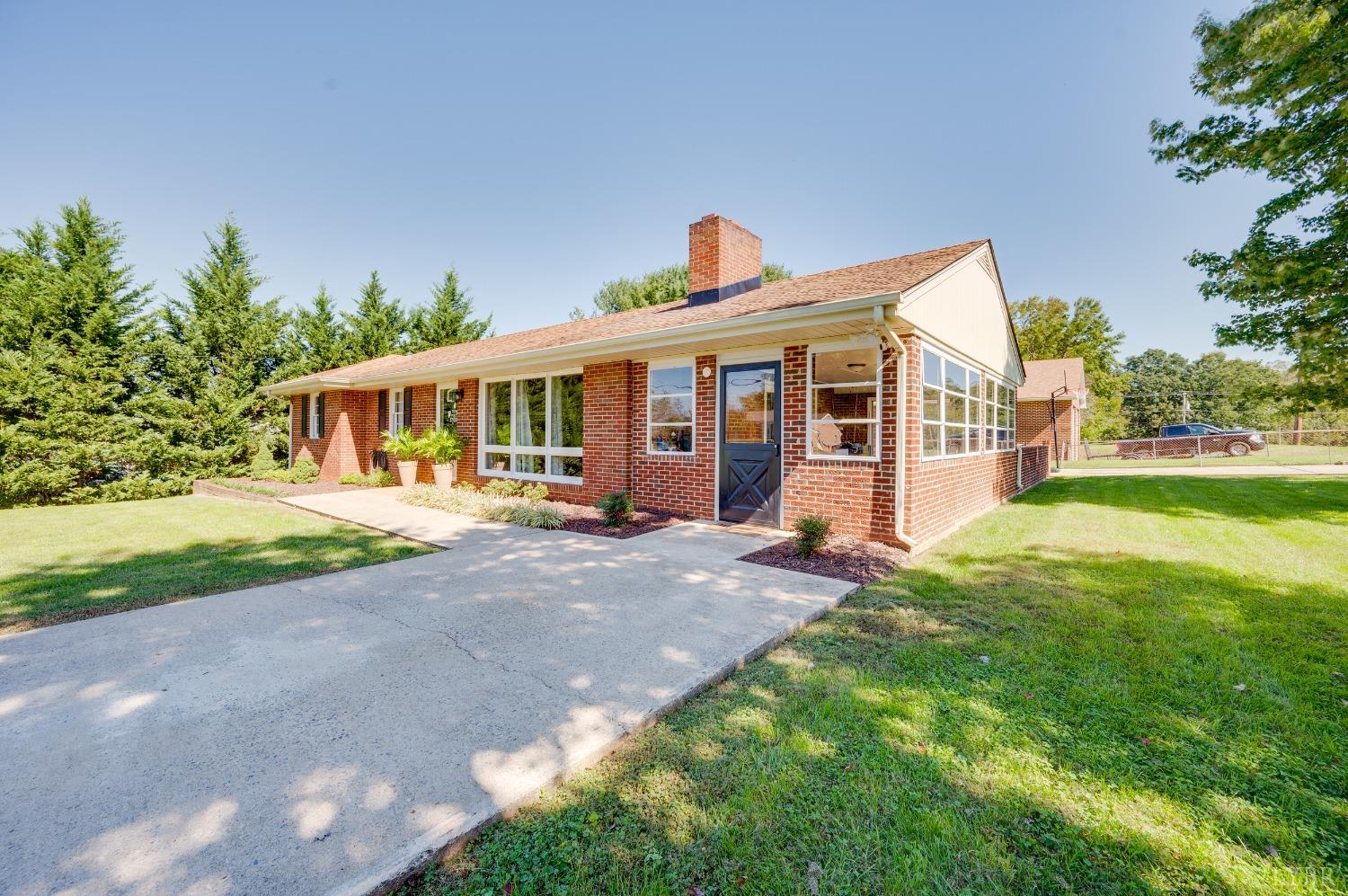 913 Windy Ridge Drive Bedford, VA 24523 - Photo 2 of 46 Gallery Image 2