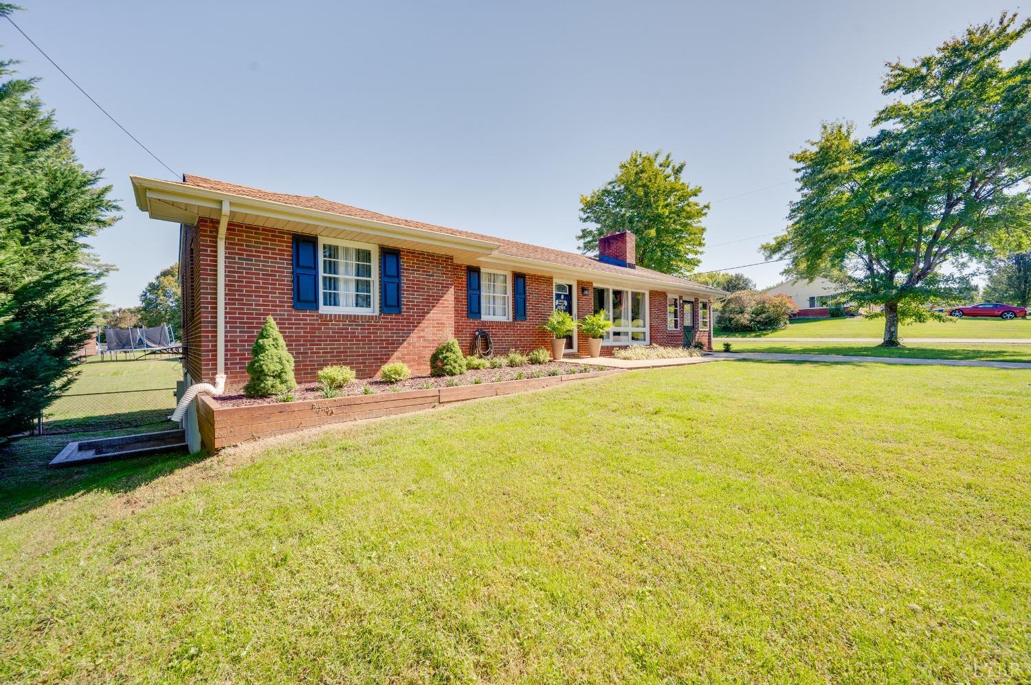 913 Windy Ridge Drive Bedford, VA 24523 - Photo 3 of 46 Gallery Image 3