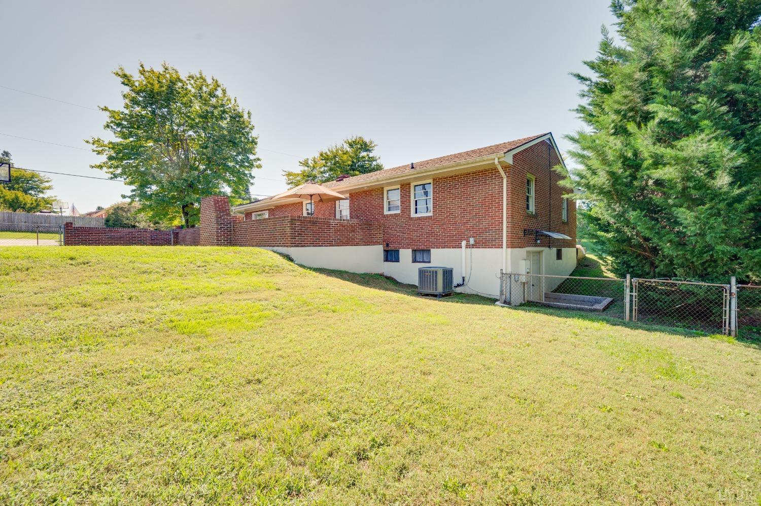 913 Windy Ridge Drive Bedford, VA 24523 - Photo 37 of 46 Gallery Image 37