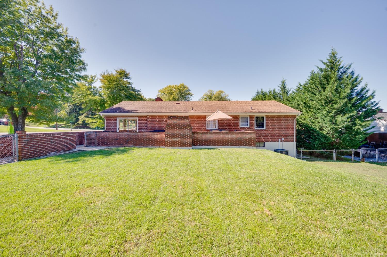 913 Windy Ridge Drive Bedford, VA 24523 - Photo 5 of 46 Gallery Image 5