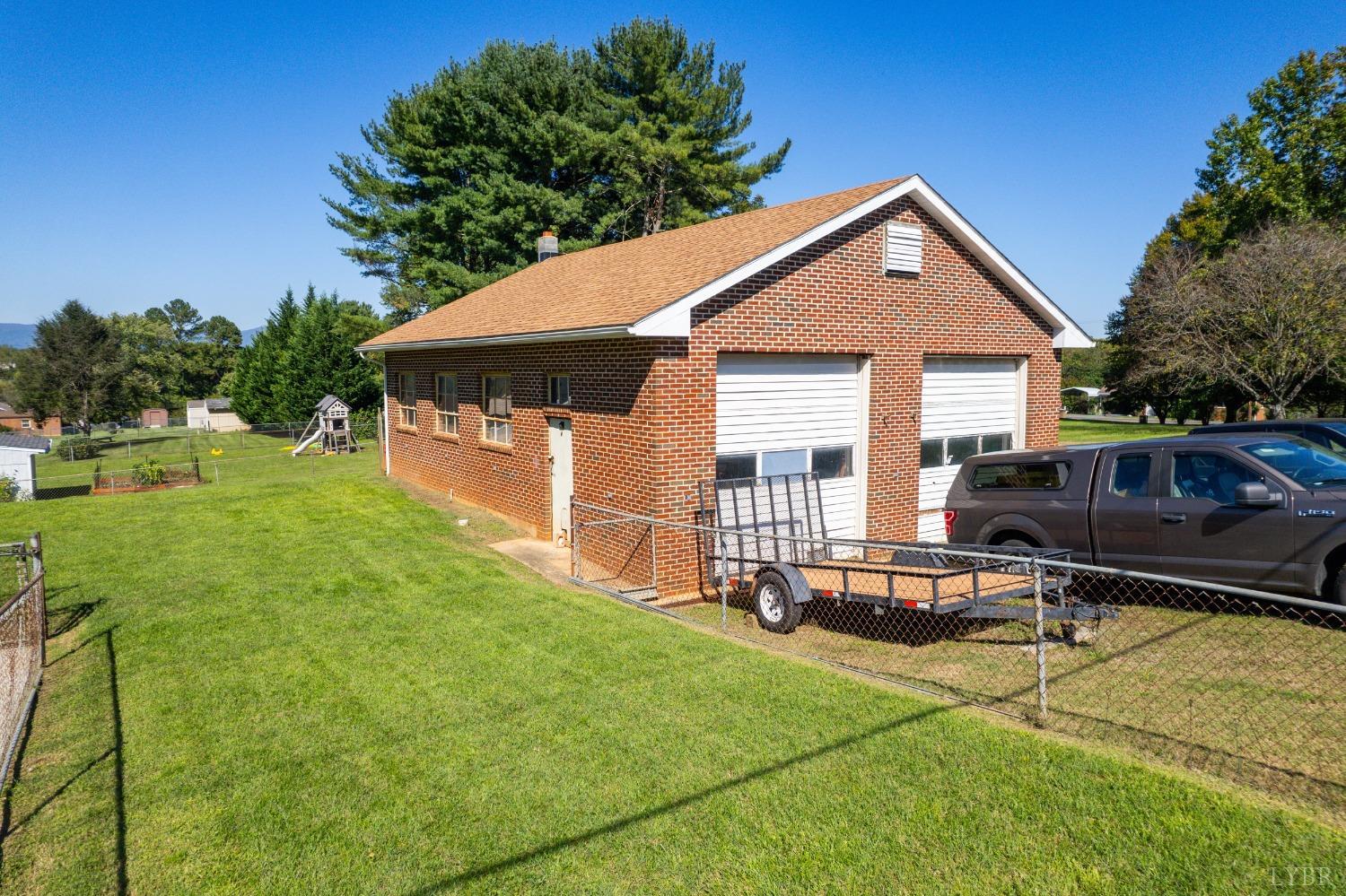 913 Windy Ridge Drive Bedford, VA 24523 - Photo 6 of 46 Gallery Image 6