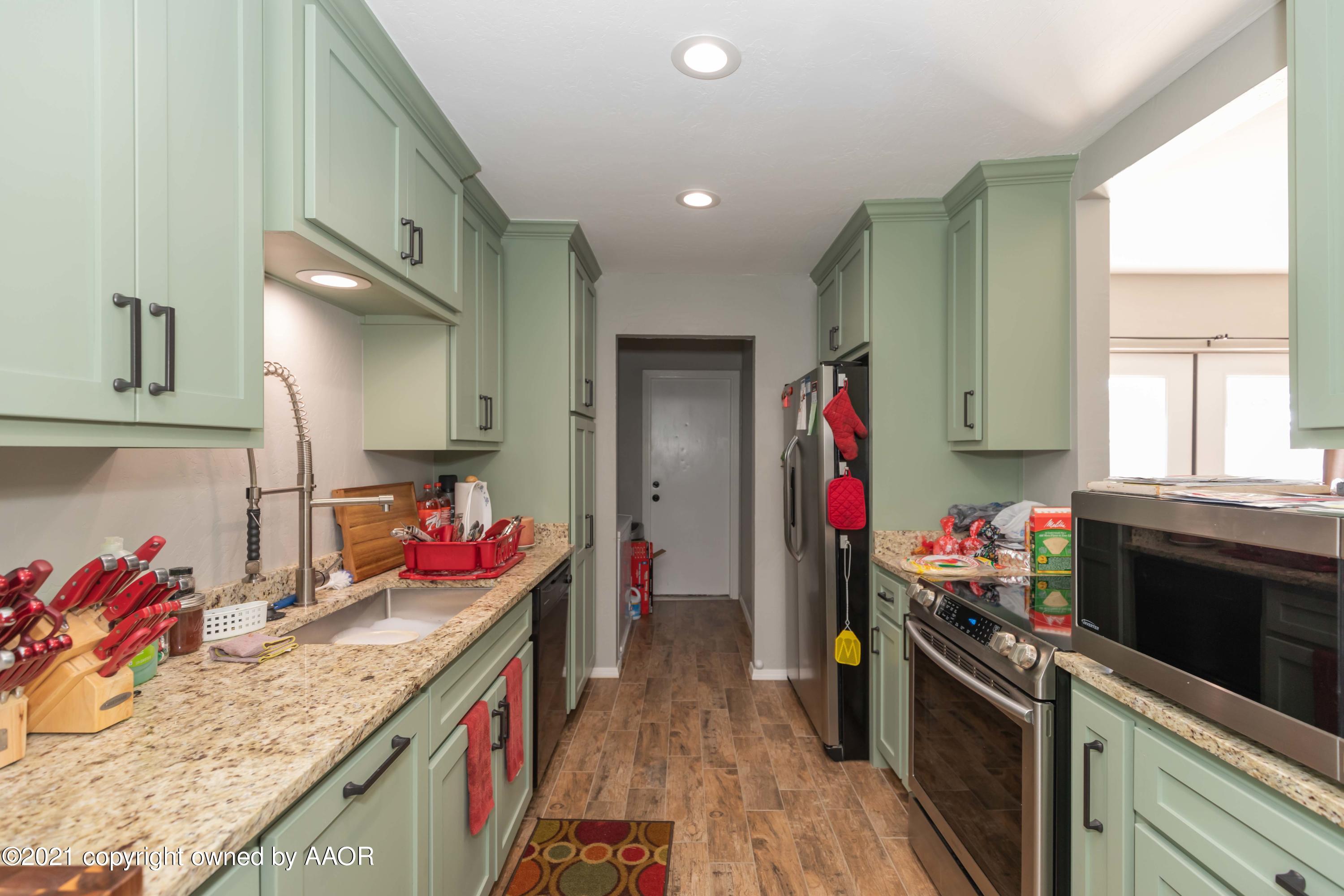 6127 Belpree Road Amarillo, TX 79106 - Photo 24 of 63 6129 KITCHEN