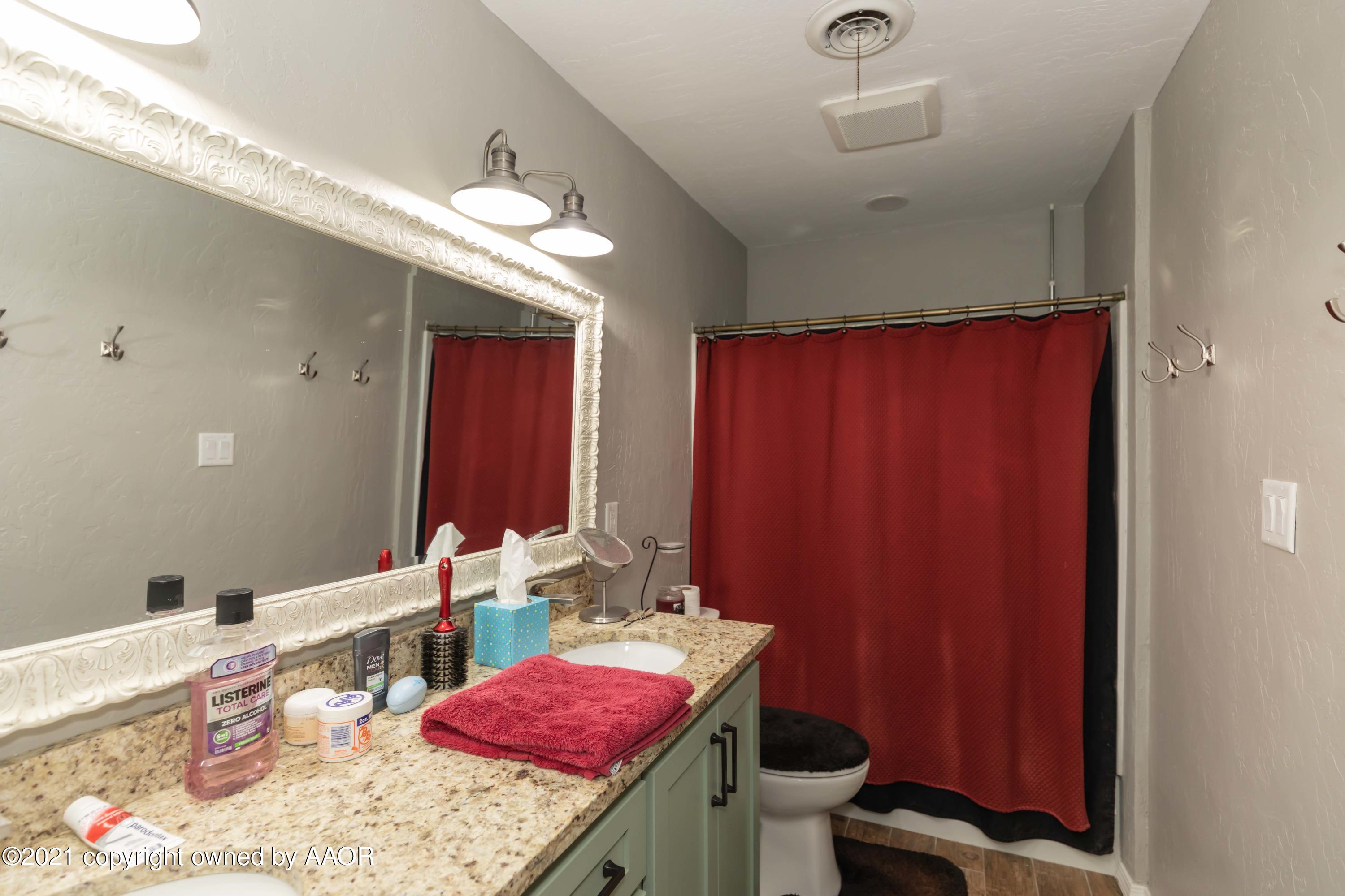 6127 Belpree Road Amarillo, TX 79106 - Photo 32 of 63 6129 UPSTAIRS BATH