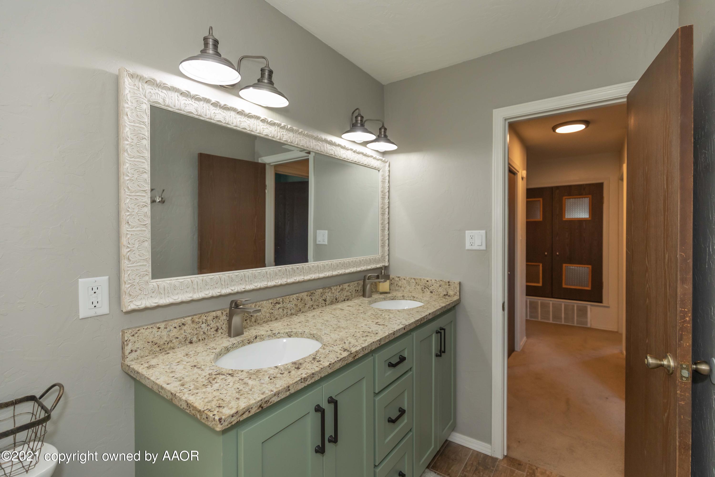 6127 Belpree Road Amarillo, TX 79106 - Photo 40 of 63 BATHROOM 2 VIEW 2