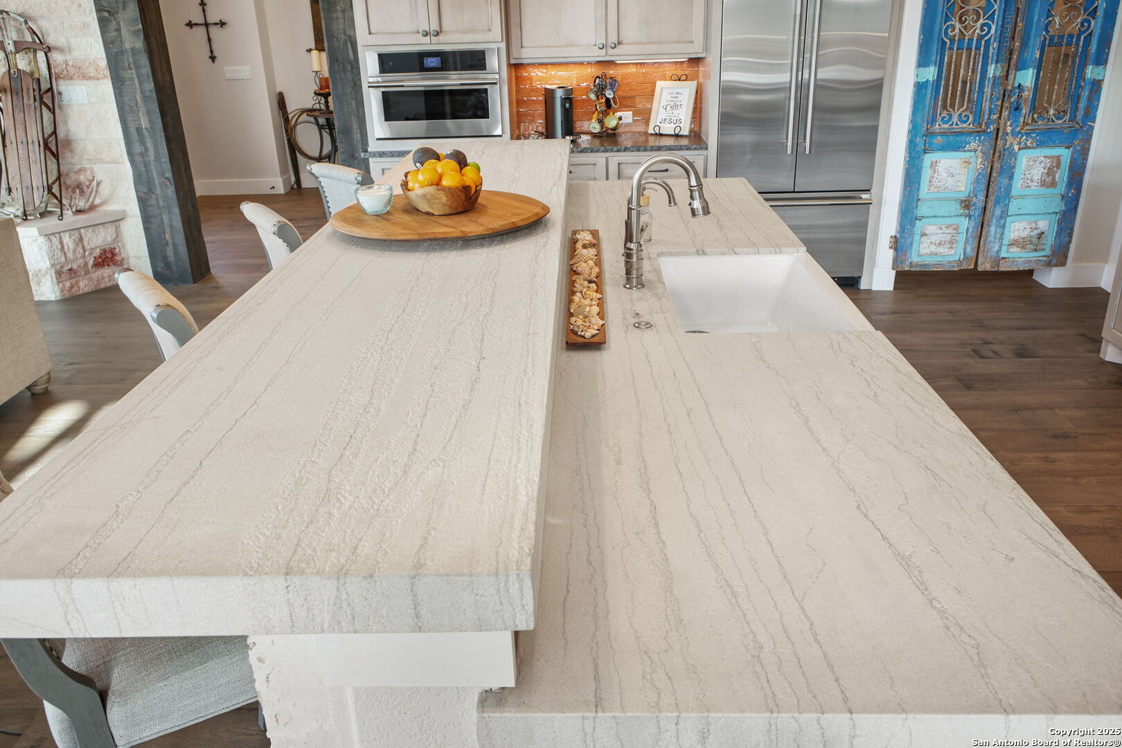 1023 Comanche Ridge New Braunfels, TX 78132 - Photo 18 of 109 a bedroom with a bed and a large mirror on the dresser