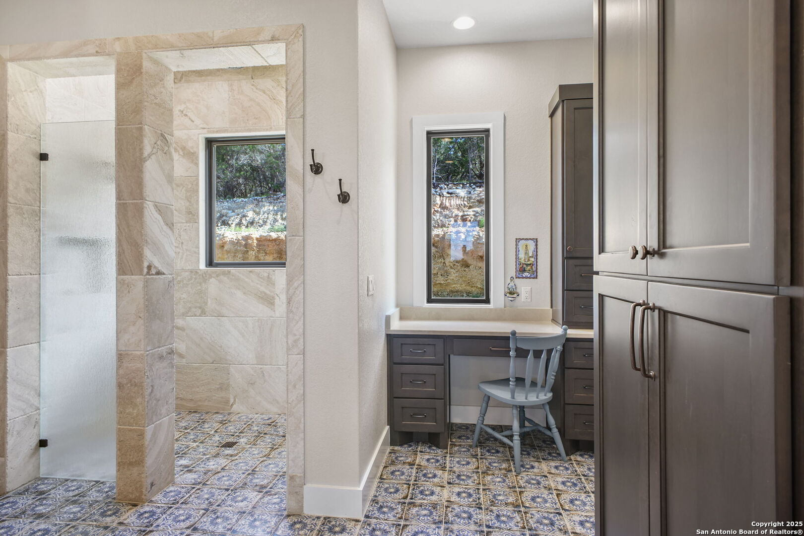 1023 Comanche Ridge New Braunfels, TX 78132 - Photo 37 of 109 a bathroom with a sink and a mirror