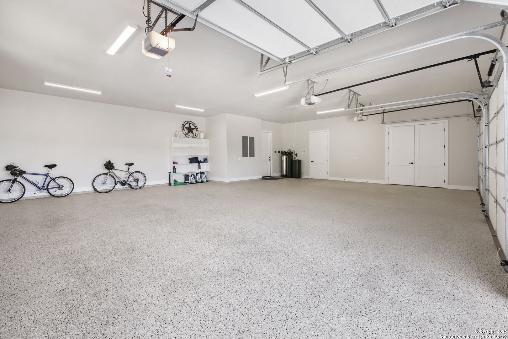 1023 Comanche Ridge New Braunfels, TX 78132 - Photo 55 of 109 a view of a livingroom with furniture