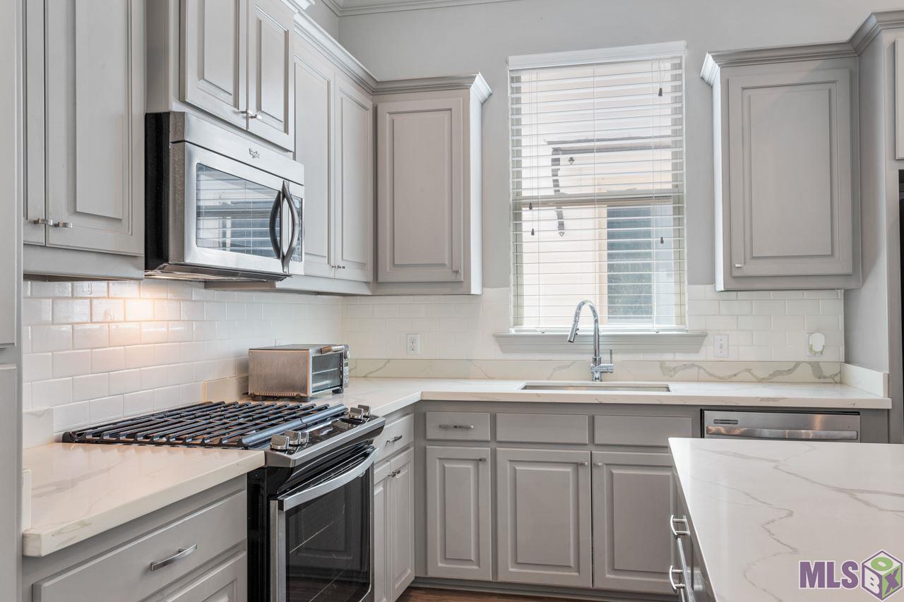 2347 Orpine Avenue Baton Rouge, LA 70808 - Photo 4 of 10 Gas Range