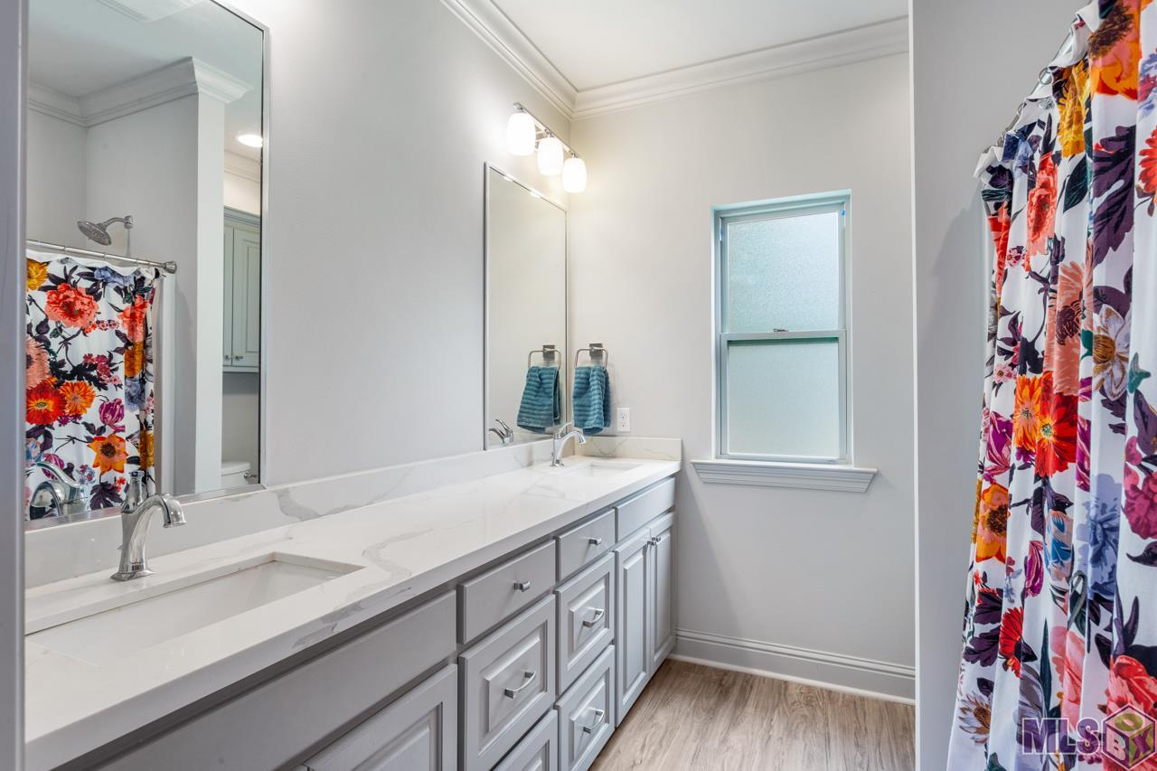 2347 Orpine Avenue Baton Rouge, LA 70808 - Photo 7 of 10 Dual Vanity Master Bathroom