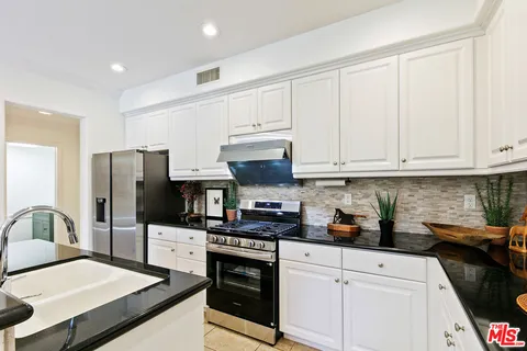 $849,000 | 1572 Silver Shadow Drive, Newbury Park, CA 91320