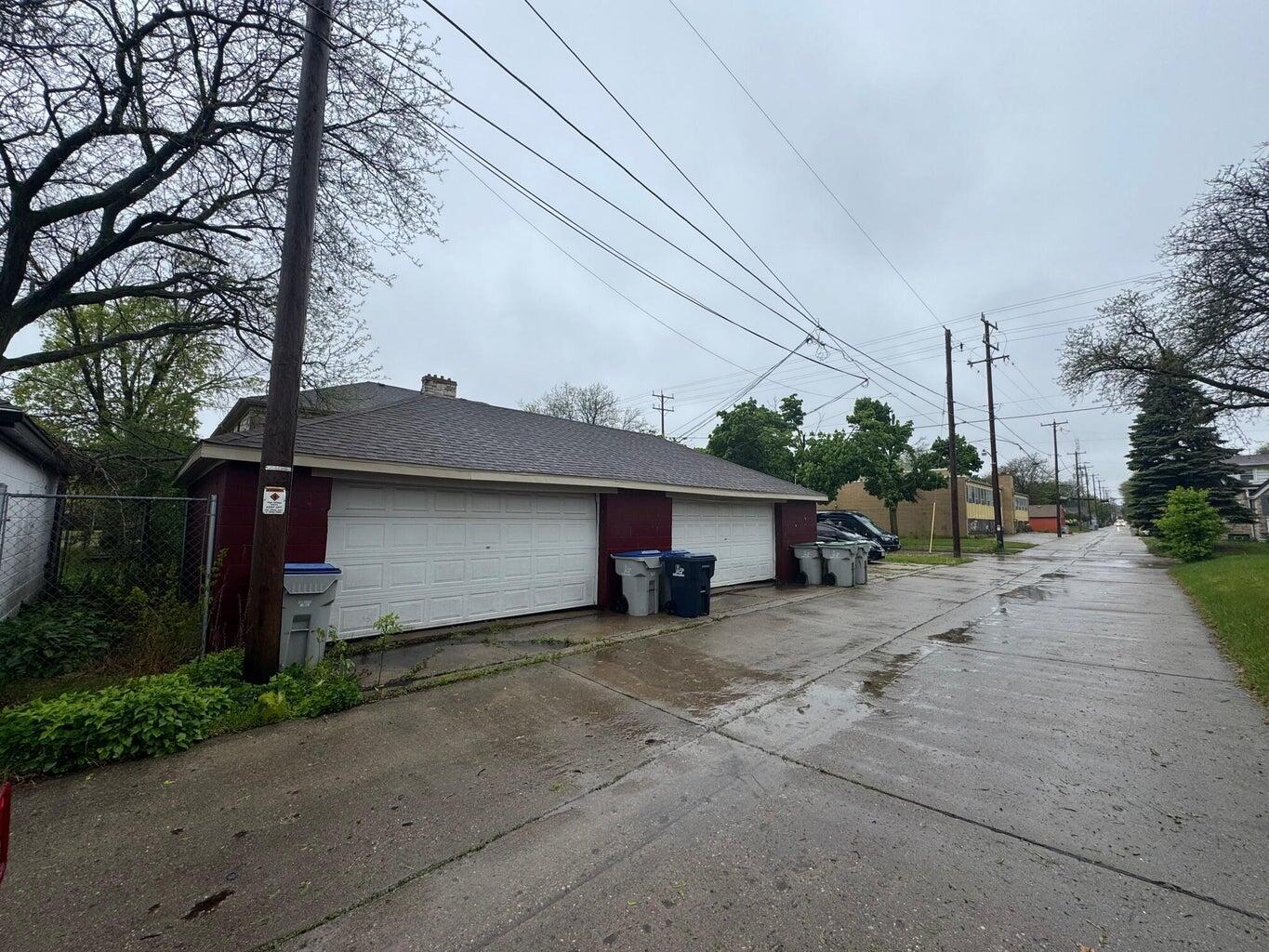 3910 North Sherman Boulevard Milwaukee, WI 53216 - Photo 3 of 3 Garage