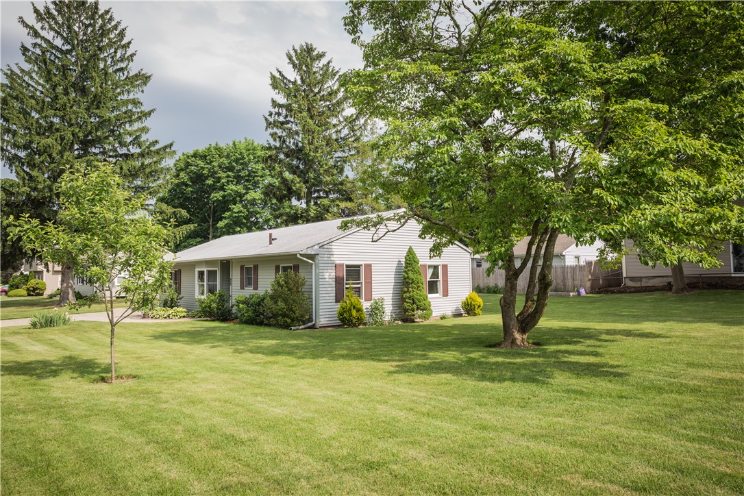 25 Willow Road Smithfield, RI 02828 - Photo 2 of 36