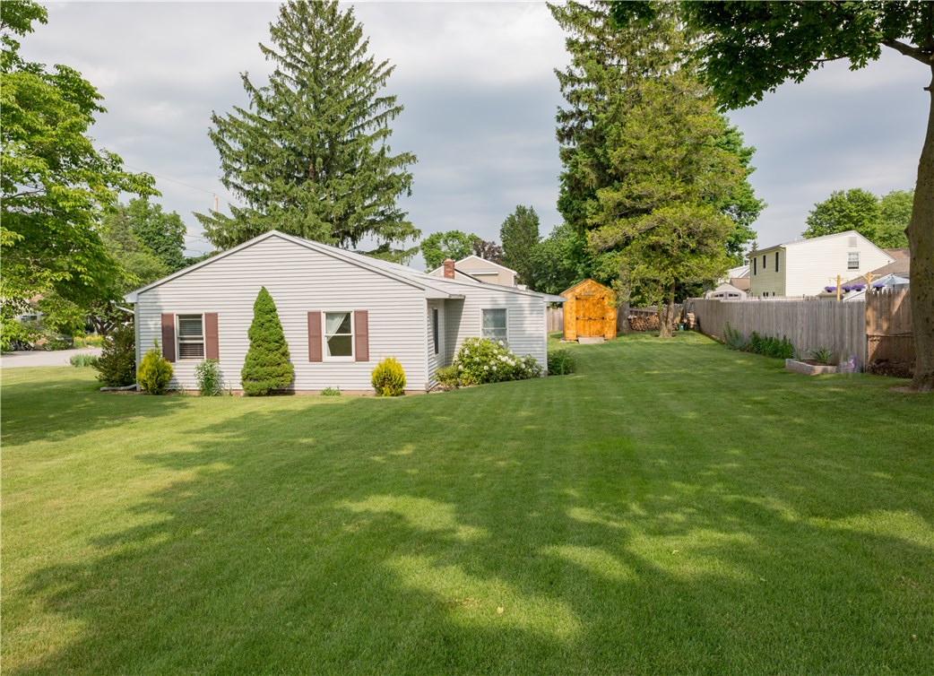 25 Willow Road Smithfield, RI 02828 - Photo 3 of 36