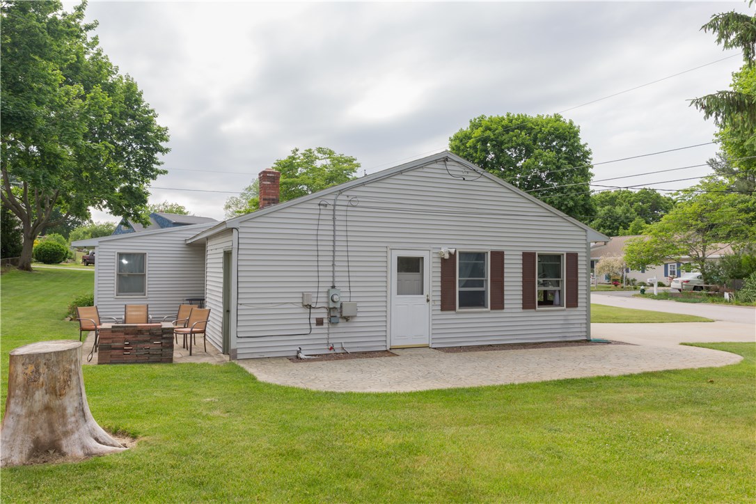 25 Willow Road Smithfield, RI 02828 - Photo 9 of 36