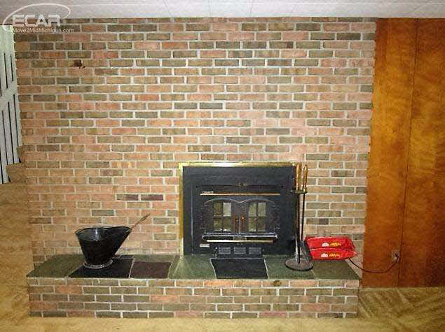 13455 White Lake Road Fenton, MI 48430 - Photo 22 of 30 21173594-21.JPG