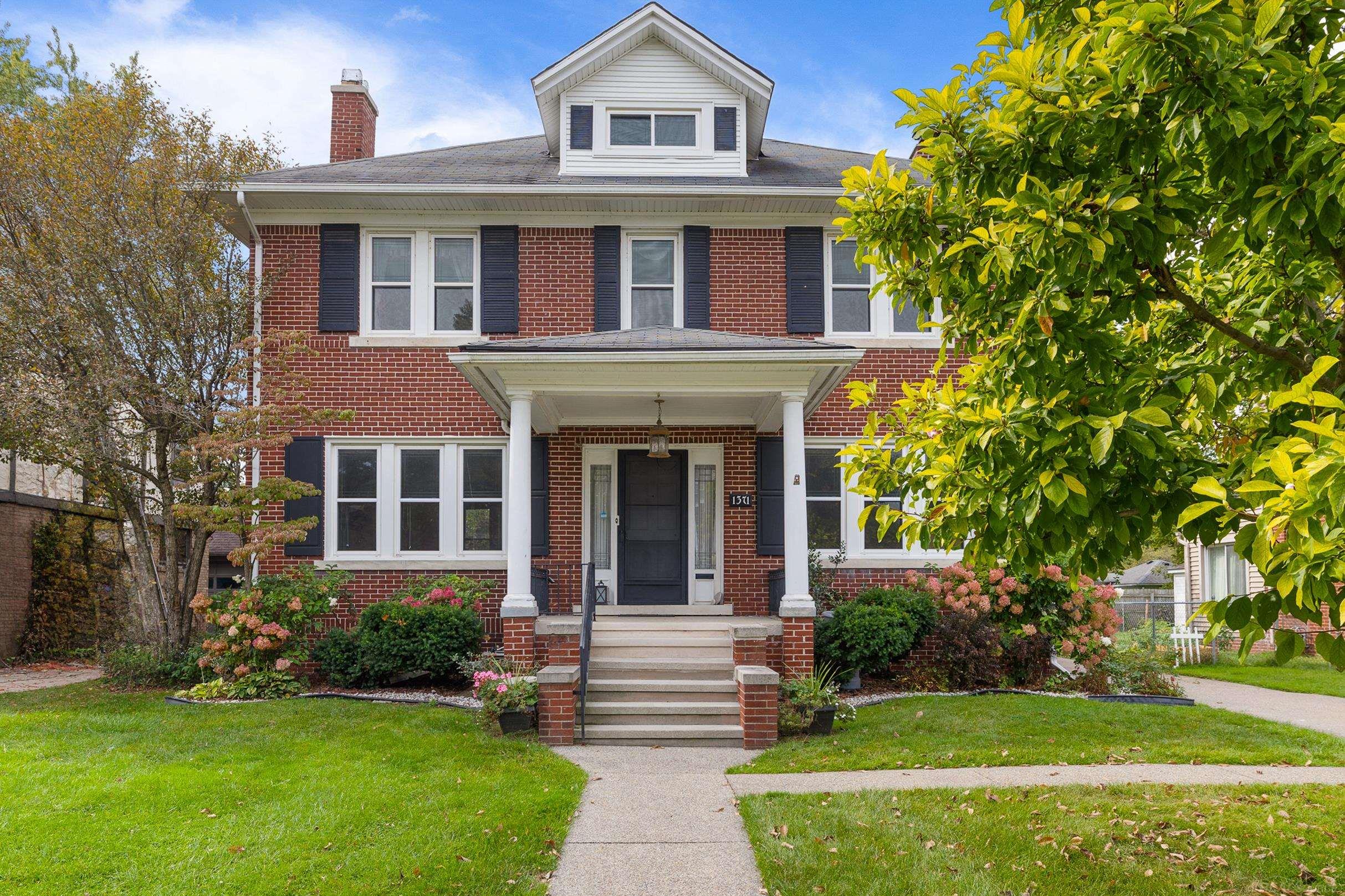 1371 Bedford Road Grosse Pointe Park, MI 48230 - Photo 2 of 44