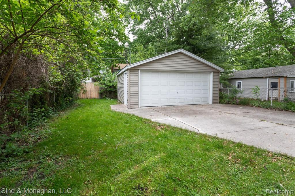 2202 Ridgemont Road Grosse Pointe Woods, MI 48236 - Photo 14 of 15