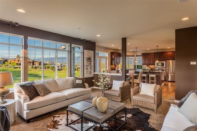 $1,055,000 | 7406 Pinnacle Place Southeast, Snoqualmie, WA 98065