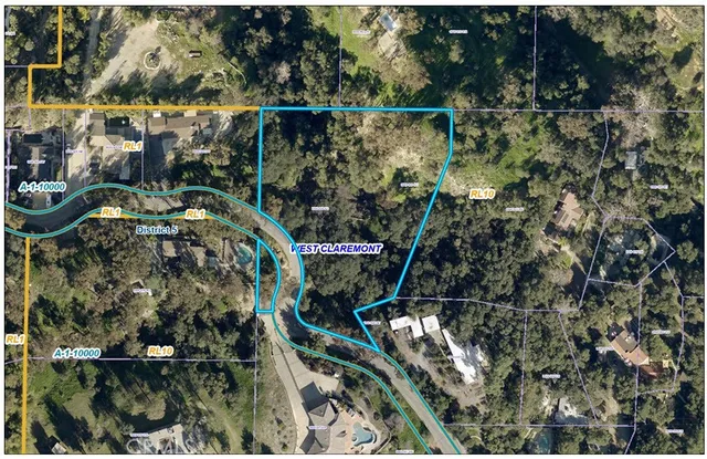 a view of outdoor space and garden