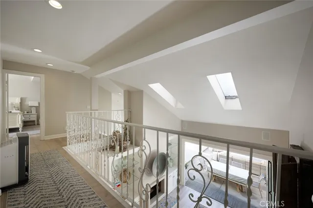 a view of entryway with livingroom