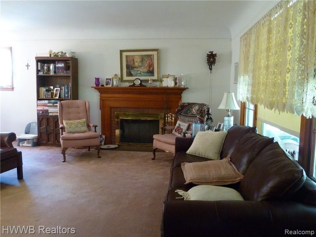9545 Napier Road Northville, MI 48167 - Photo 8 of 22 Living Room