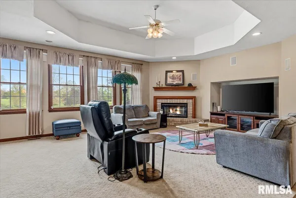 $535,000 | 333 West Glenarm Road, Glenarm, IL 62536