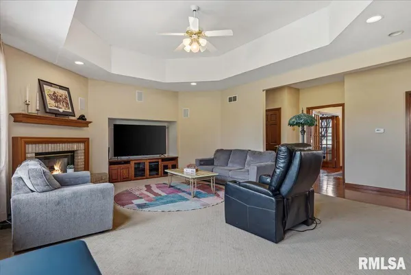 $535,000 | 333 West Glenarm Road, Glenarm, IL 62536