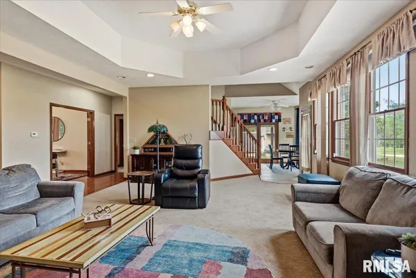 $535,000 | 333 West Glenarm Road, Glenarm, IL 62536