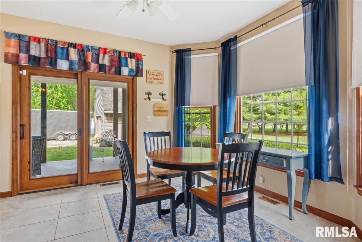 333 West Glenarm Road Glenarm, IL 62536 - Photo 18 of 68