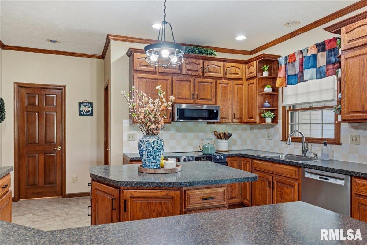 333 West Glenarm Road Glenarm, IL 62536 - Photo 20 of 68