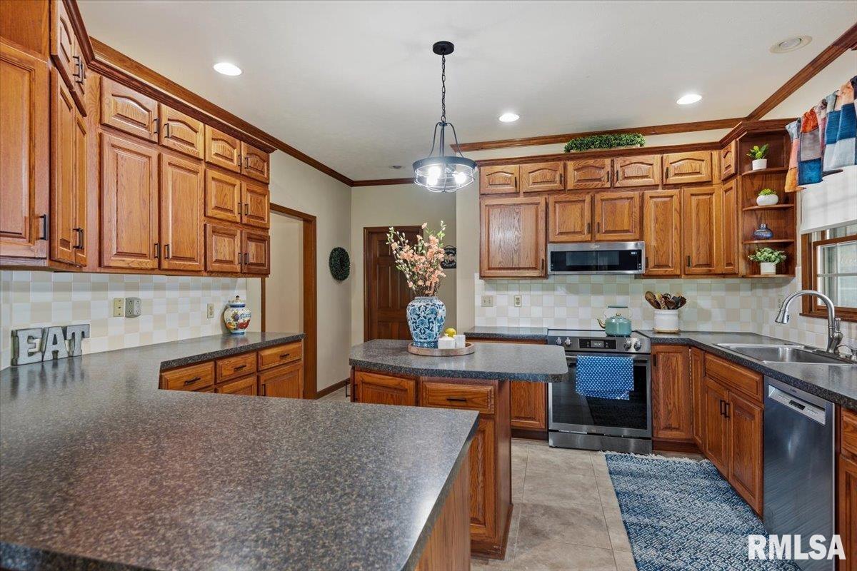 333 West Glenarm Road Glenarm, IL 62536 - Photo 21 of 68