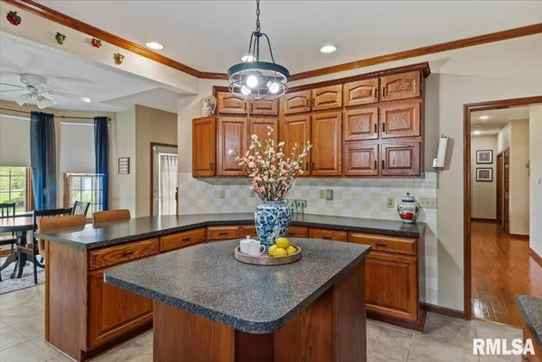 $535,000 | 333 West Glenarm Road, Glenarm, IL 62536