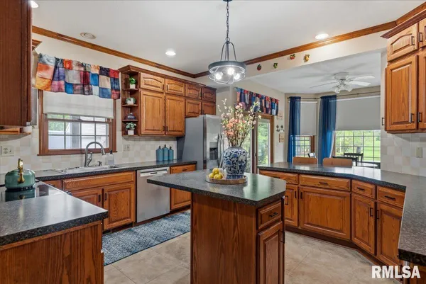 $535,000 | 333 West Glenarm Road, Glenarm, IL 62536