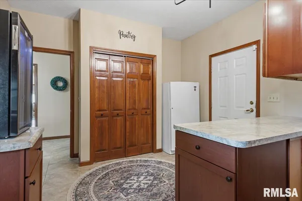 $535,000 | 333 West Glenarm Road, Glenarm, IL 62536